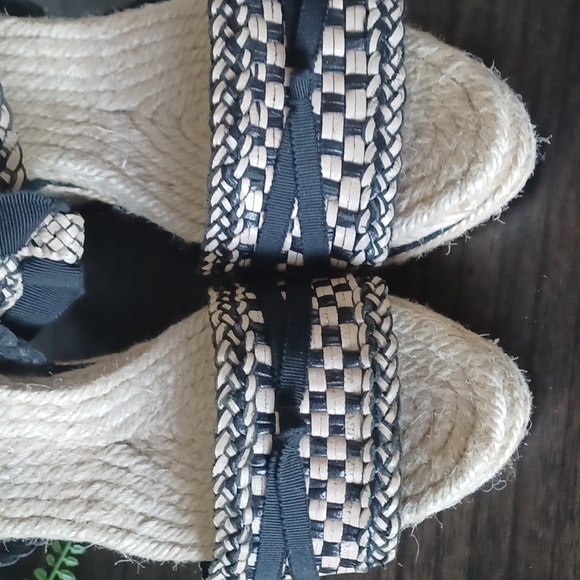 Kate Spade Black & Tan Woven Espadrille Ribbon Wedge Sz 7 - Picture 10 of 11